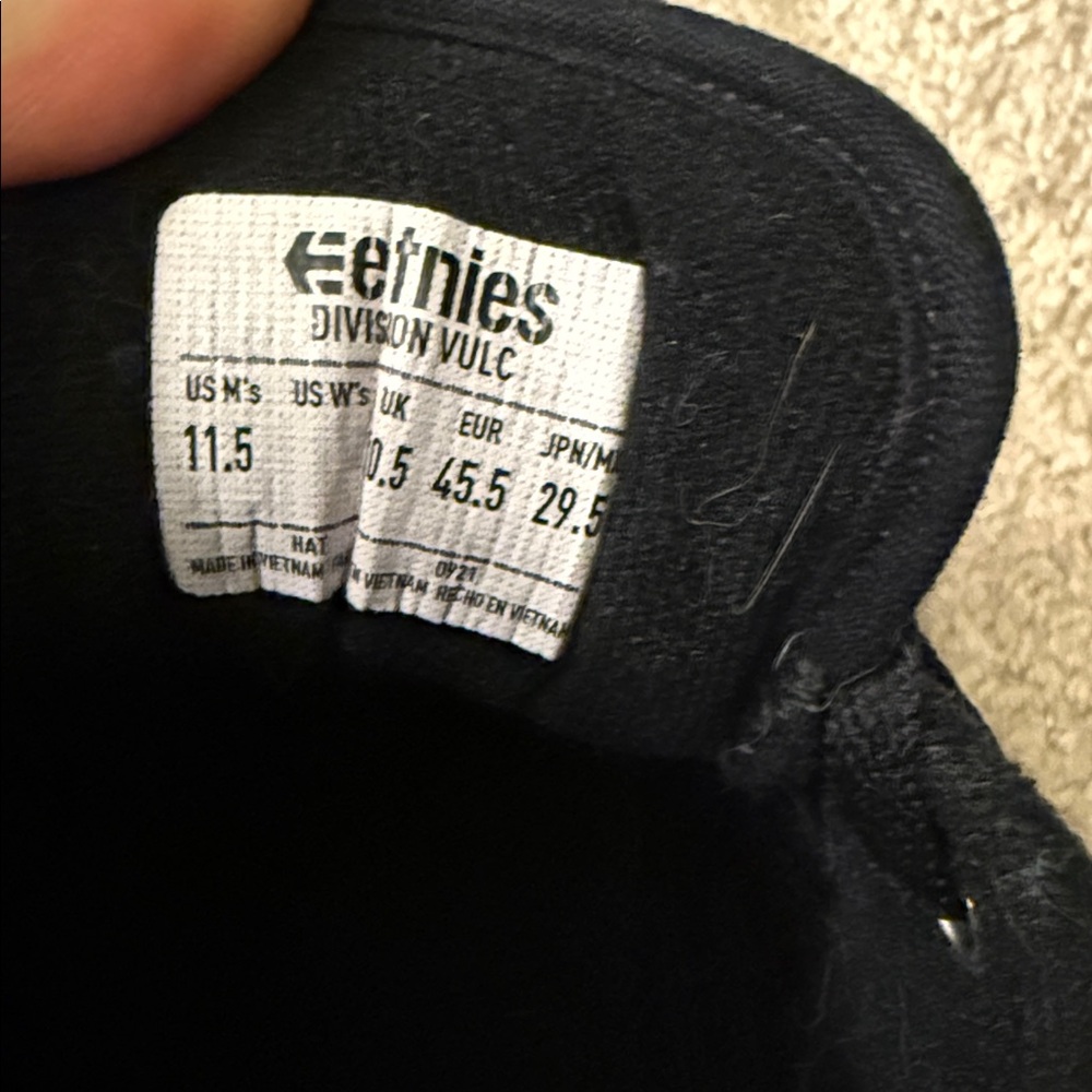 Etnies Black and Gray Sneakers - Picture 2 of 3